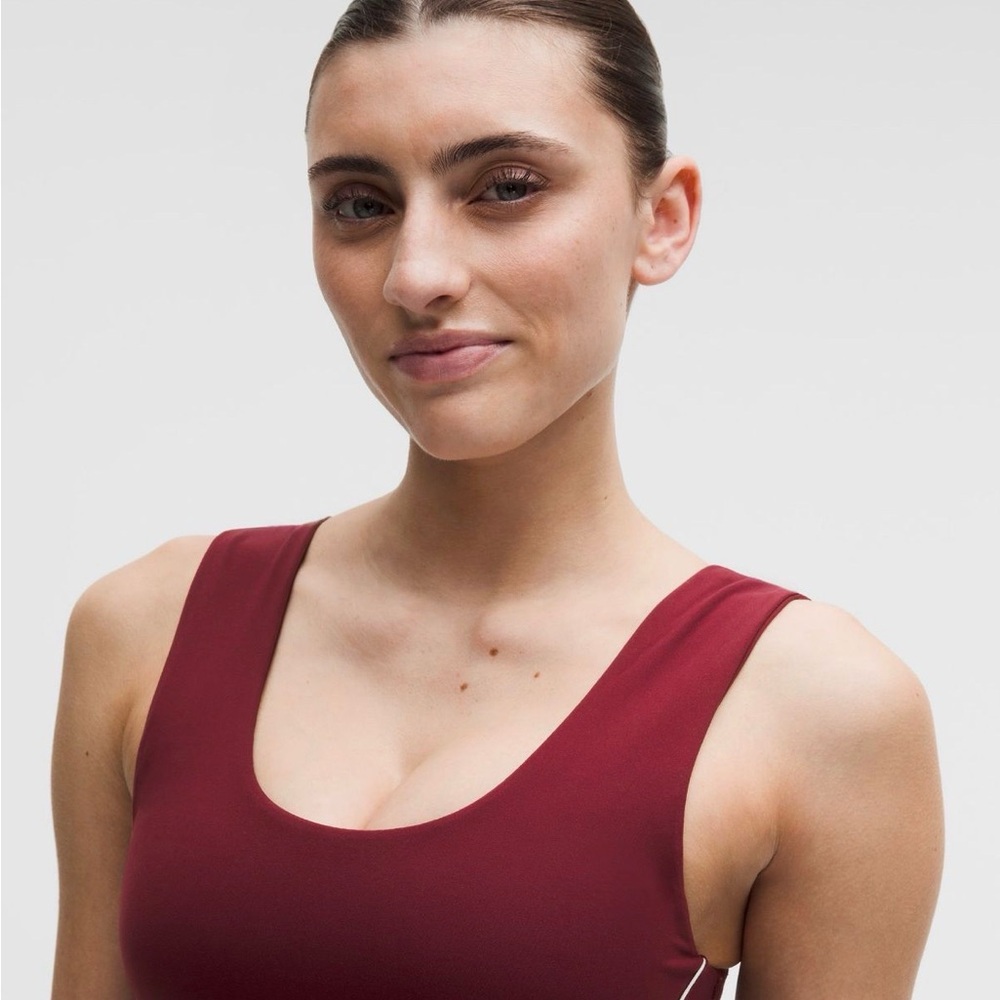 Lululemon Seamless Scoop Sports Bra with cut out in back- Burgundy bay size 6 - Picture 4 of 8